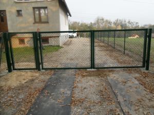 Sprzedaż detaliczna i hurtowa  bram i furtek