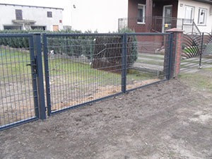 Sprzedaż detaliczna i hurtowa  bram i furtek