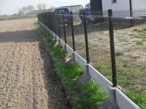 Sprzedaż detaliczna i hurtowa  słupków ogrodzeniowych